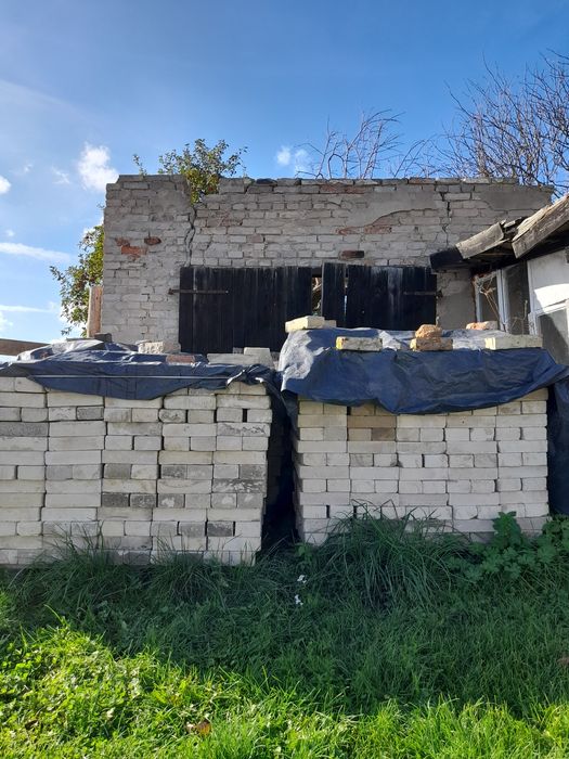 Cegła biała z rozbiórki.