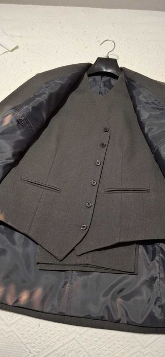 Fatos de homem cor cinza