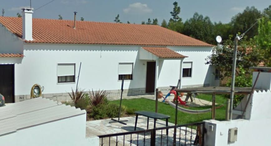 Moradia (Área B 356m2 e Terreno 852m2) a 200m da Estação CP de Pegões