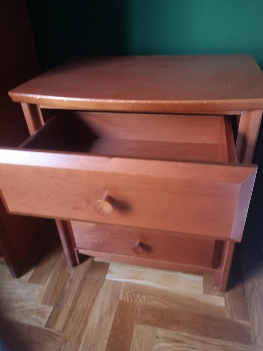 Duas mesas de cabeceira