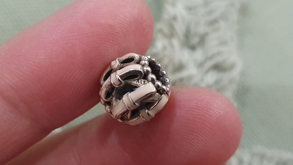 Charms Pandora kokarda