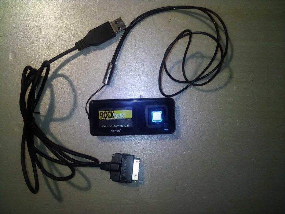 Sandisk Sansa C250 2.0 GB MP3 Плеер + FM приемник + диктофон