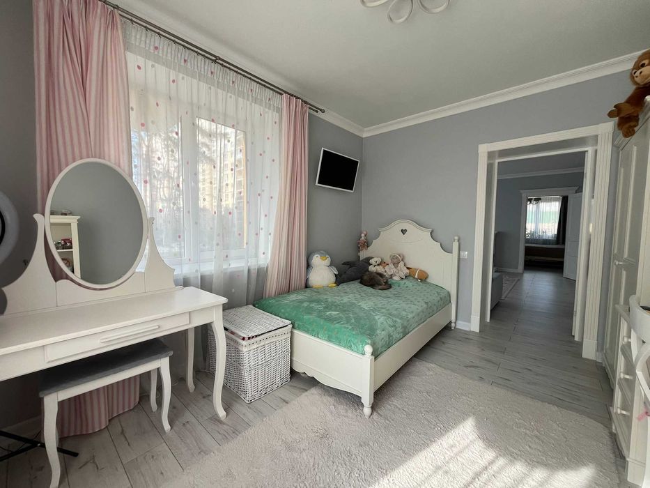 Продаж 3кім. гарний ремонт низький поверх ж/к Чайка вул.Лобановського