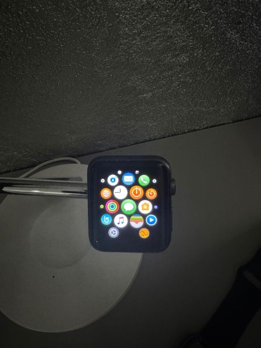 Apple Watch Series 7000 з подряпаним дисплеєм