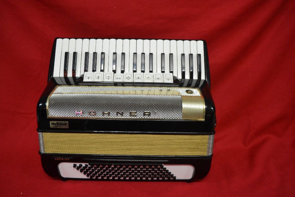 Acordeao Hohner Lucia IV P 4 Voz 96 Baixos, N. 112