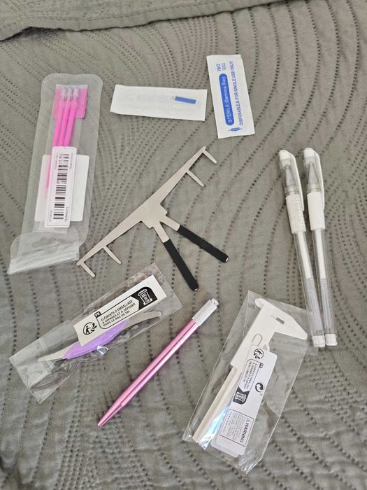 KIT PARA MICROPIGMENTAÇÃO DE SOBRANCELHAS COM TEBORI E LÂMINAS