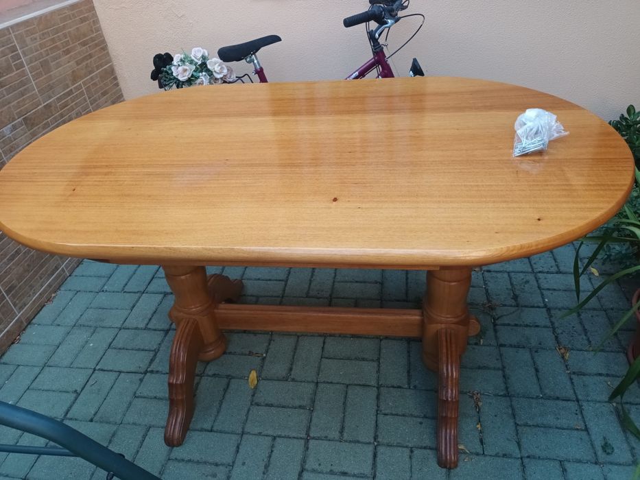 Mesa de Jantar em Madeira Maciça – Bom Estado