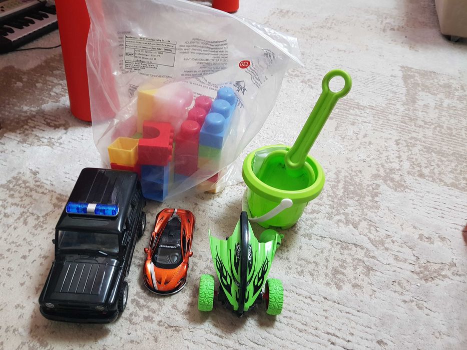 Машинки іграшки.