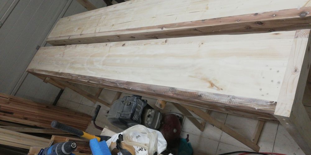 Conjunto de mesa e dois bancos com 2,50cm.