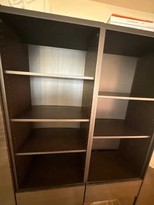 2 estantes IKEA com porta