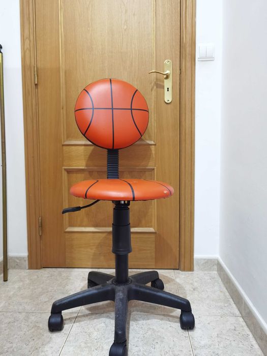 Cadeira para quarto ou escritório de criança