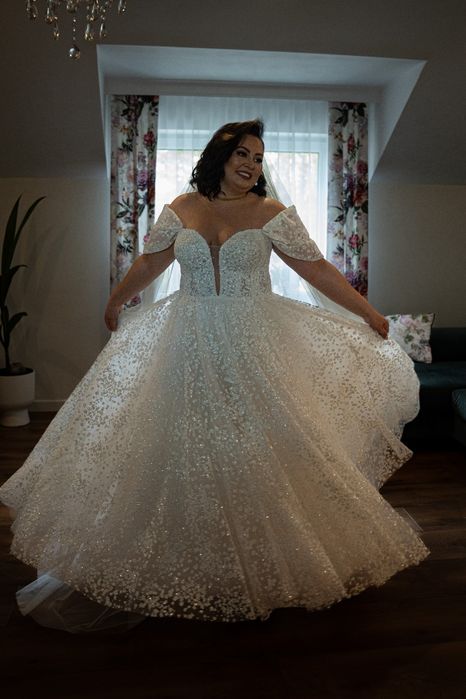 Suknia ślubna plus size