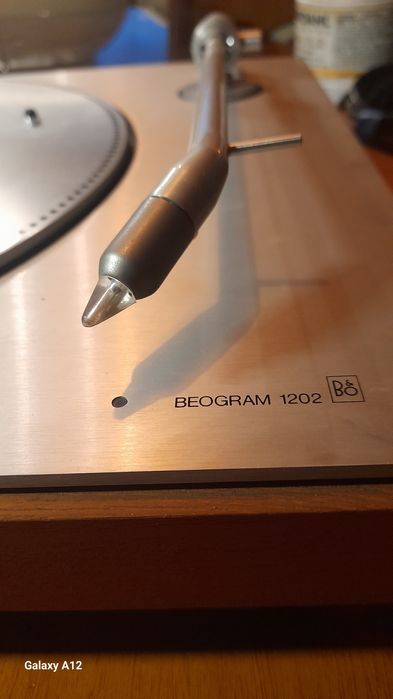 Gira-discos Bang & Olufsen Beogram 1202