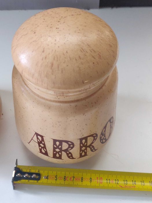 Pote de massa e arroz
