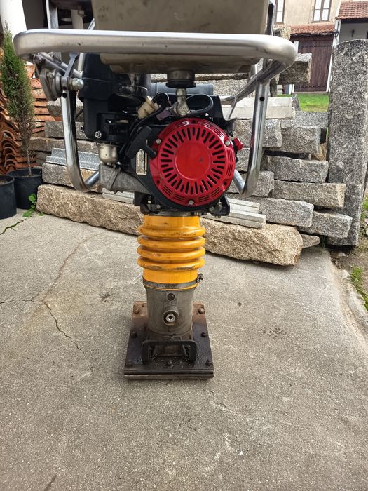 Saltitão Compactador Paclite com motor Honda