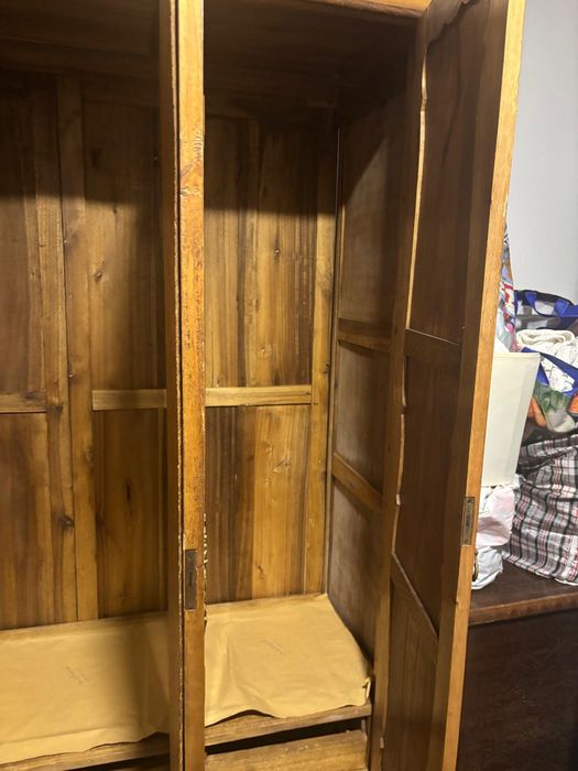 Armário clássico muito boas condições