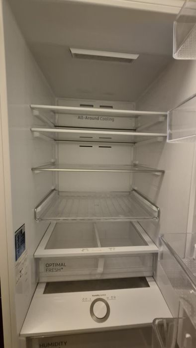 Lodówka z zamrażalnikiem dolnym SAMSUNG GRAND - 390 litrów.