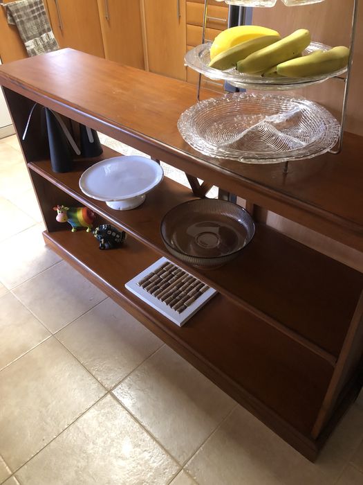 Estante em cerejeira, usada mas em bom estado