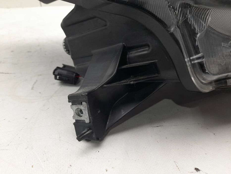 Ótica / farol direita NISSAN Micra V (K14)