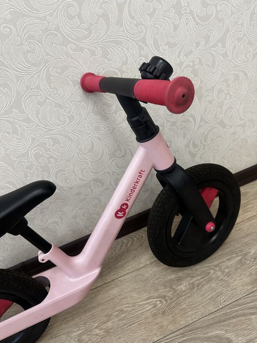 Біговел Kinderkraft Goswift