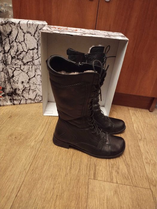 Віддам жіночі зимові черевики безкоштовно