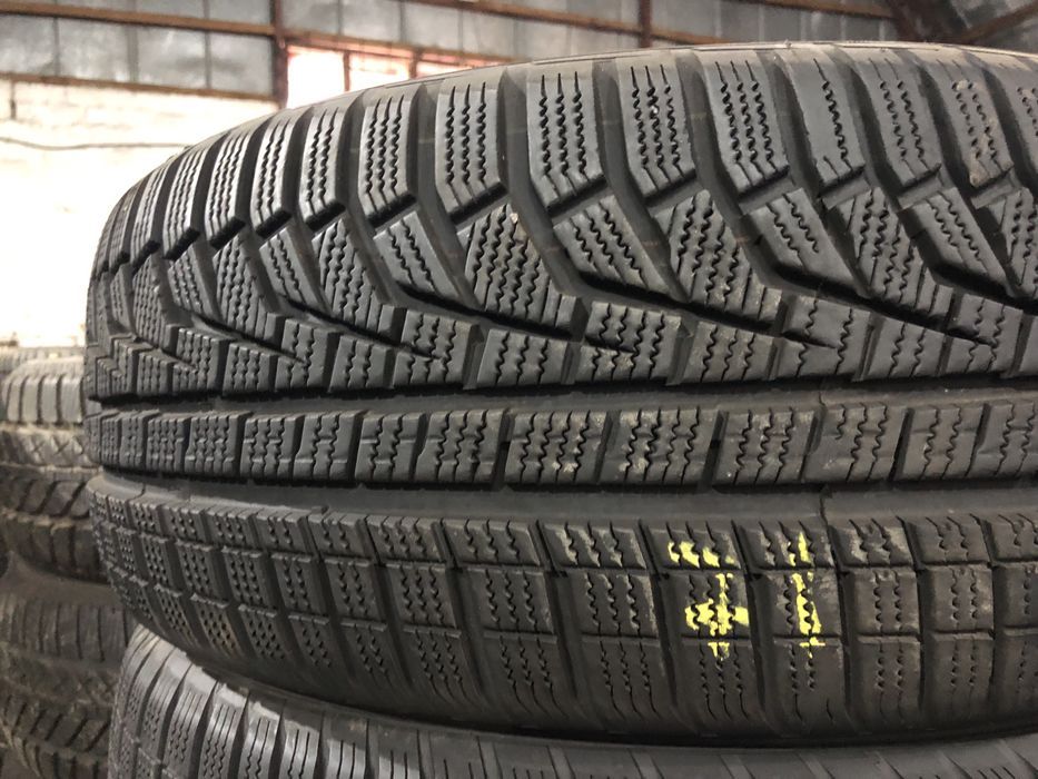 Шини б/у зима 225/55 R17 Hankook i cept evo 2 комплект , Пара