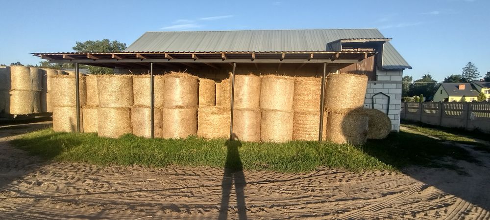 Słoma  i siano w belach troll wał łąkowy