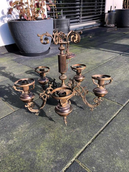 Żyrandol mosiężny używany