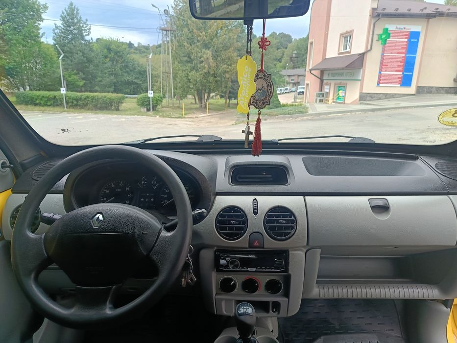 Рено Кенго мінівен пасажир