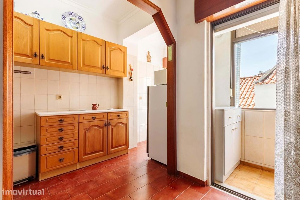 Apartamento T1 c/ Varanda e Marquise, a 550m da Praia, na Costa da Cap