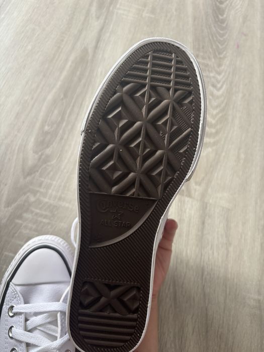 Biale buty converse 37 na podwyzszeniu nowe