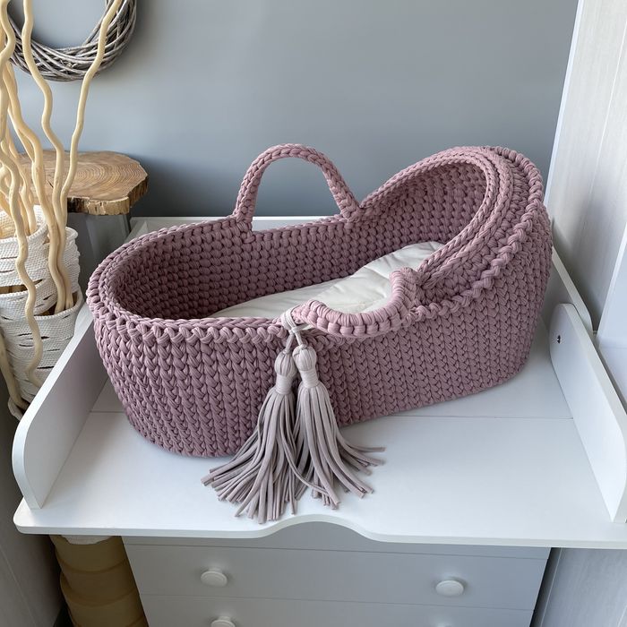 Люлька для немовляти. Кошик для новонародженої дитини.