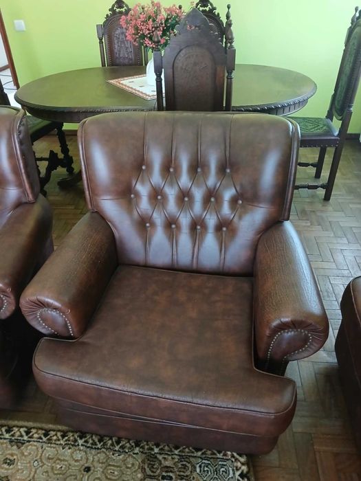 2 Cadeirões de Leitura em Pele Capitonné