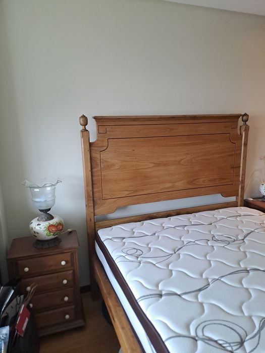 Cama de casal e colchão