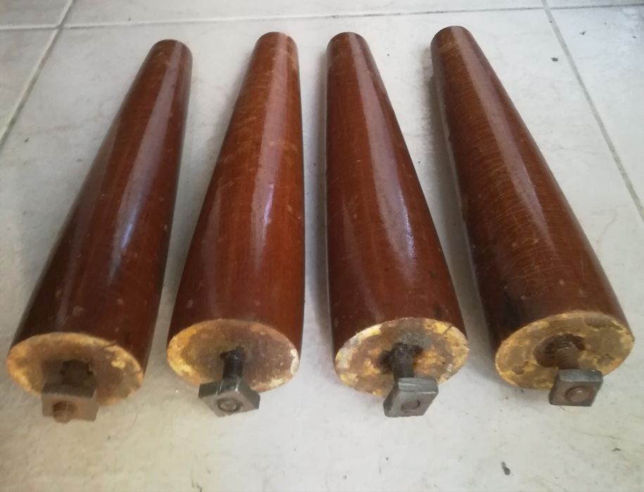 Pés em Madeira de Mobiliário