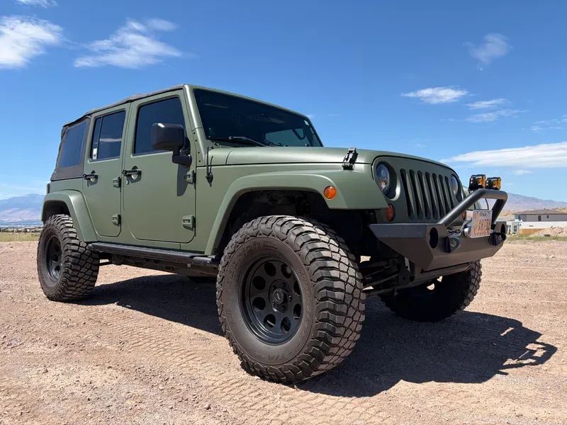 Jeep Wrangler Jeep Wrangler Unlimited Sahara 3.8 V6 4x4 2011 – Manual