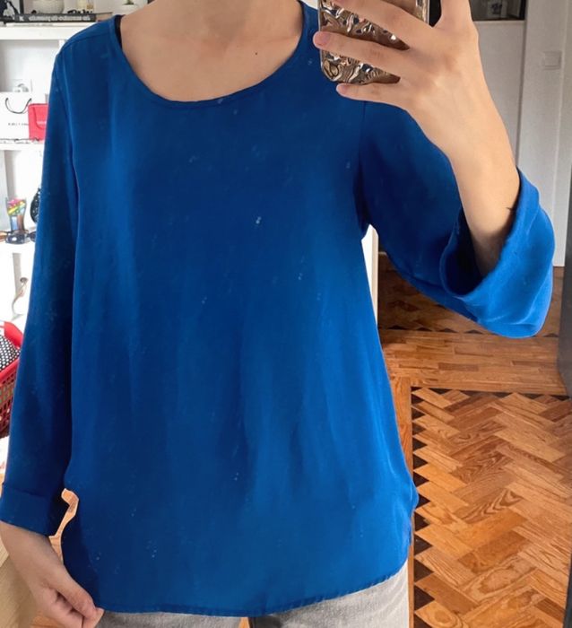 blusa azul escura