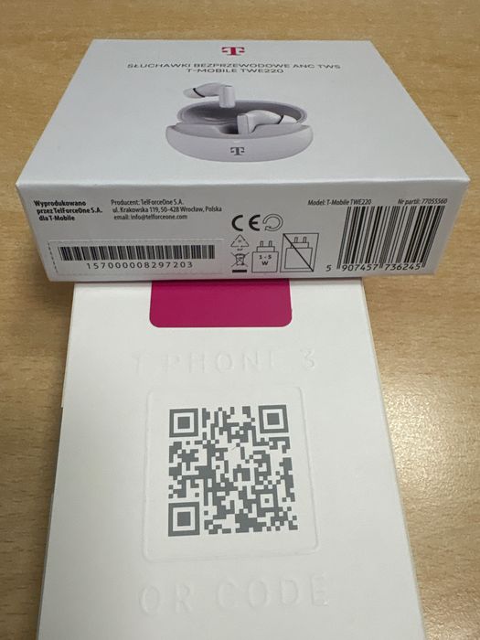 Smartfon T-Phone 3, słuchawki bezprzewodowe okładka ochronna