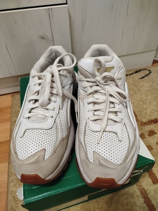 Продам шкіряні кросівки для жінок