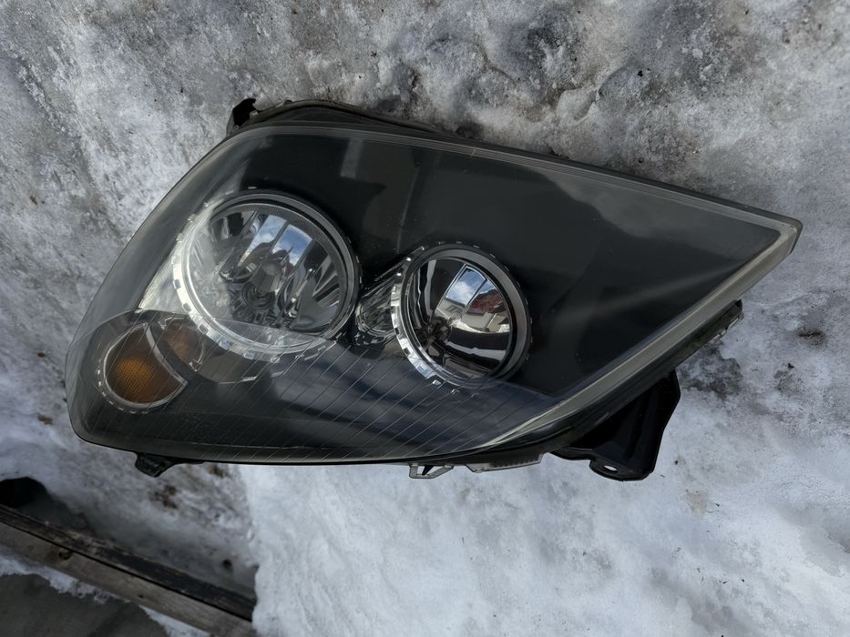 Фари передні, оптика Опель Астра Аш (Opel Astra H)