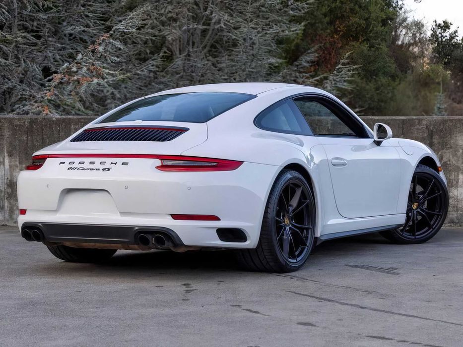 Porsche 911 Carrera 4S Coupe      2019