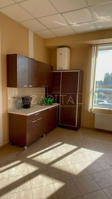 Продаж 3-поверхової будівлі, вул. Індустріальна, с. Святопетрівське