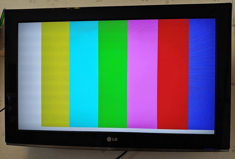 Телевізор LG 32", з рідною підставкою і пультом, стан робочий, Київ