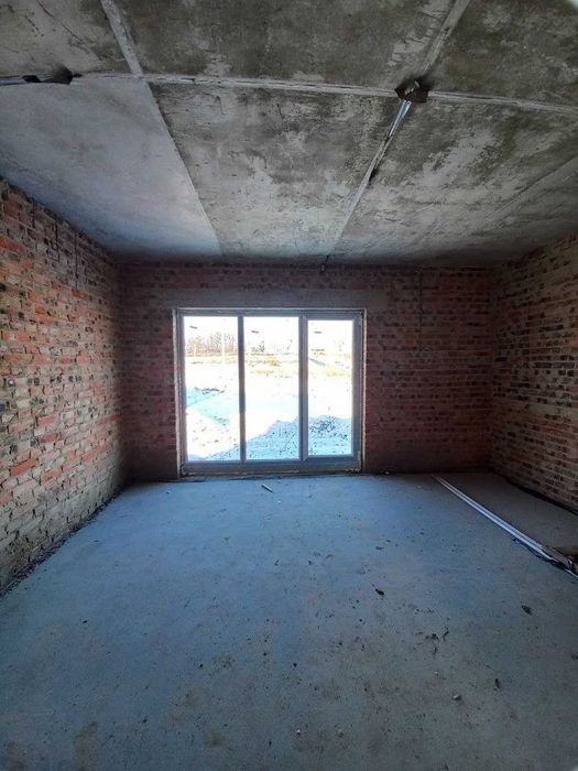 Продаж кутового котеджу з міськими комунікаціями