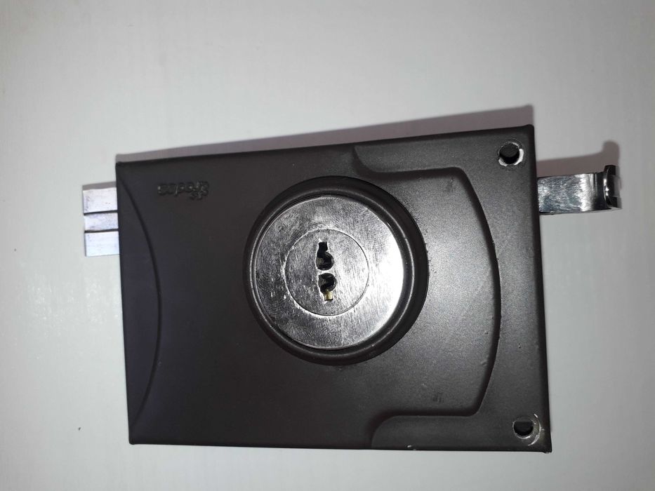 Fechadura RODES de sobrepor 895 65X120 Esquerda 25€ na Leroy custa 70€