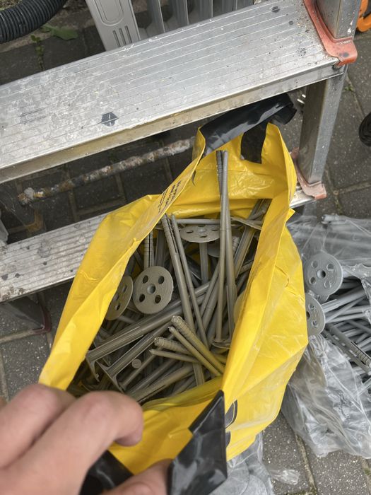 Kołki do styropianu i zaslepki