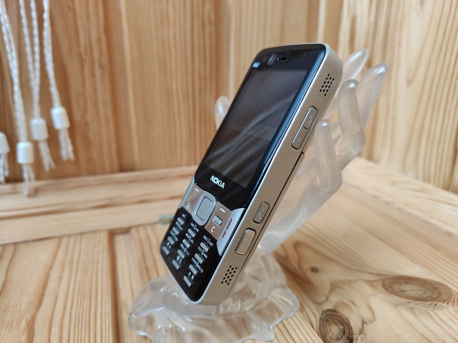 Nokia N82          .