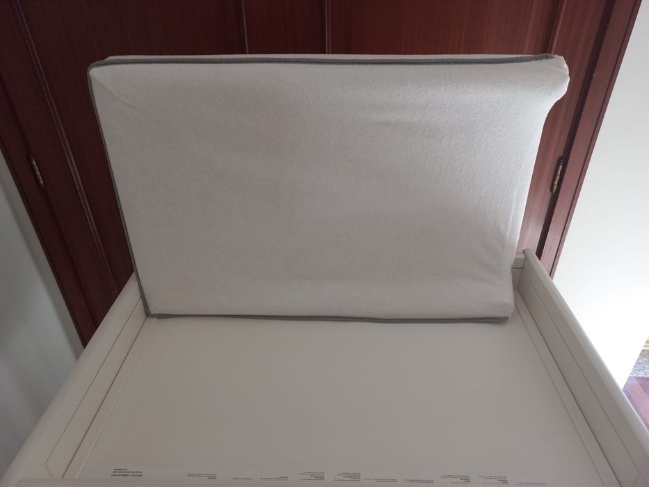 Trocador 82x53x95 cm como novo + colchão