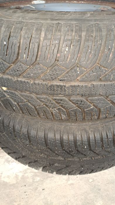Продам зимові шини 195 65 15