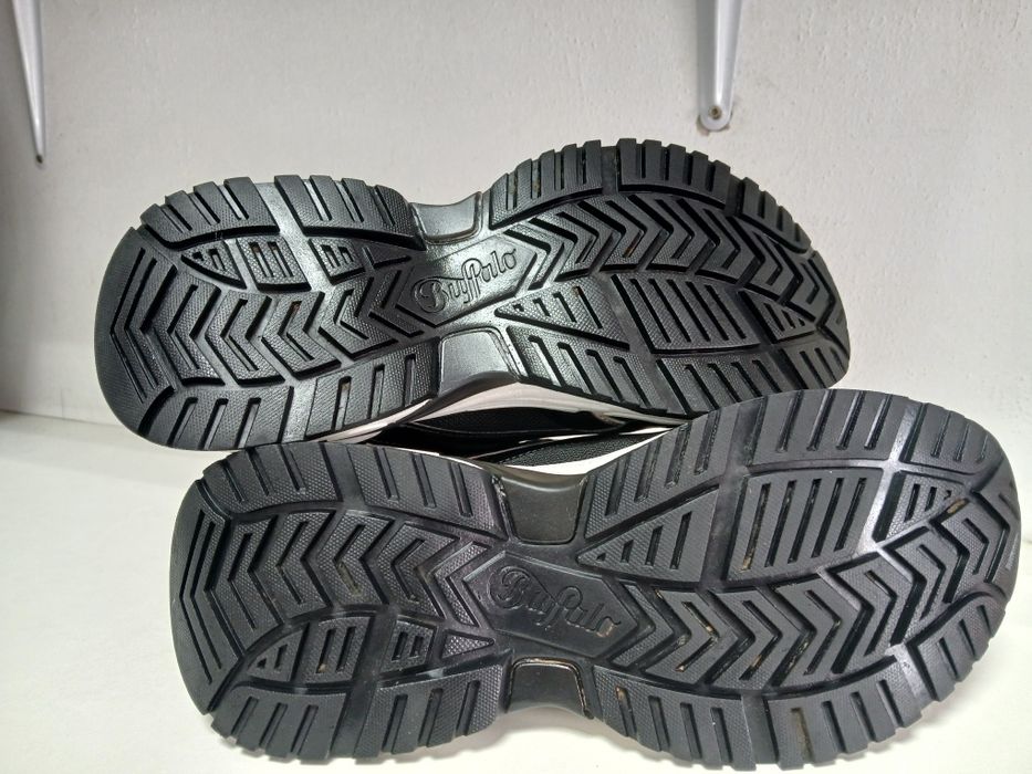 Кросівки  41-40  р/26 см Buffalo  оригинал